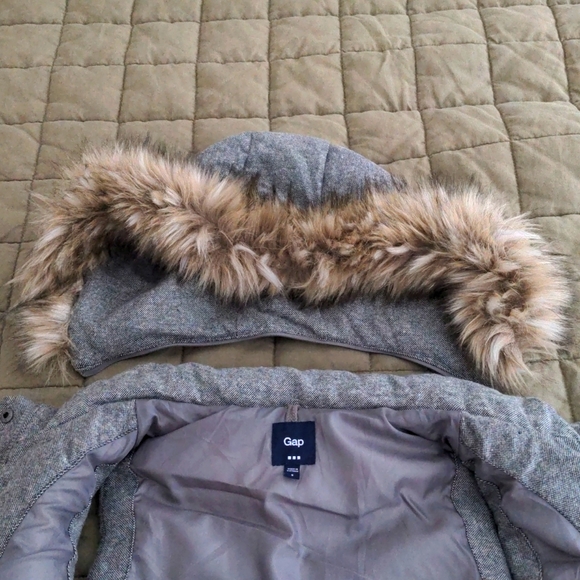 Gap Quilted Puffer Vest with Removable Hood Size S - Picture 4 of 7